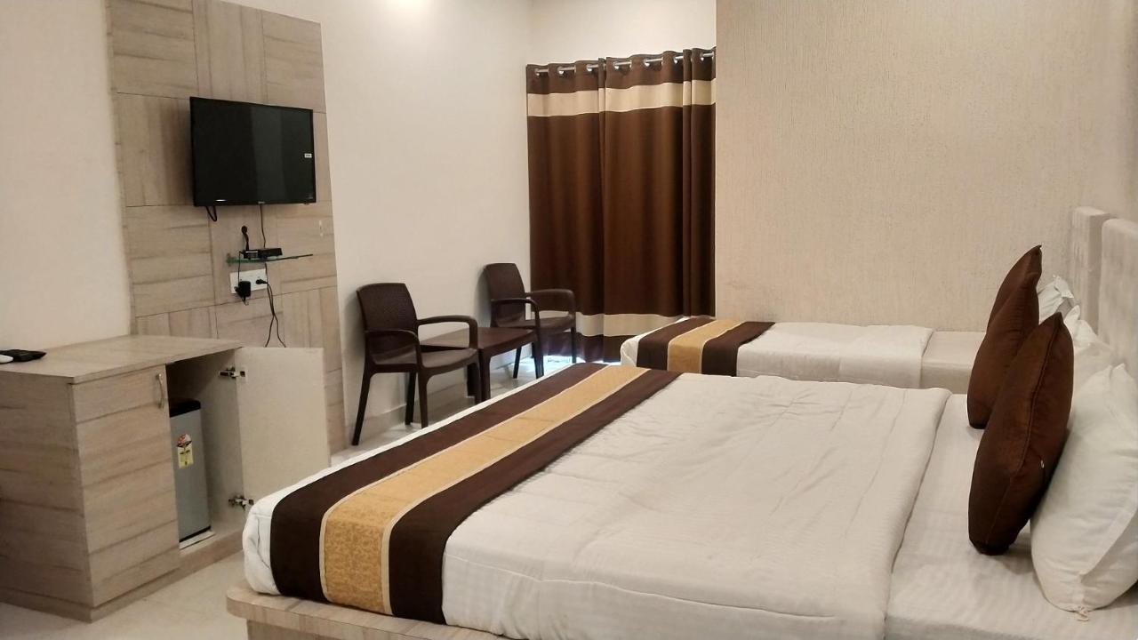 Hotel Namo Palace Kota  Ngoại thất bức ảnh